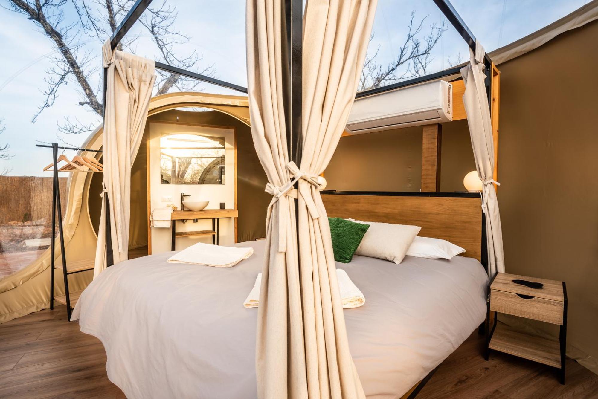 Horizonte Bubble Rooms Cortegana Bagian luar foto